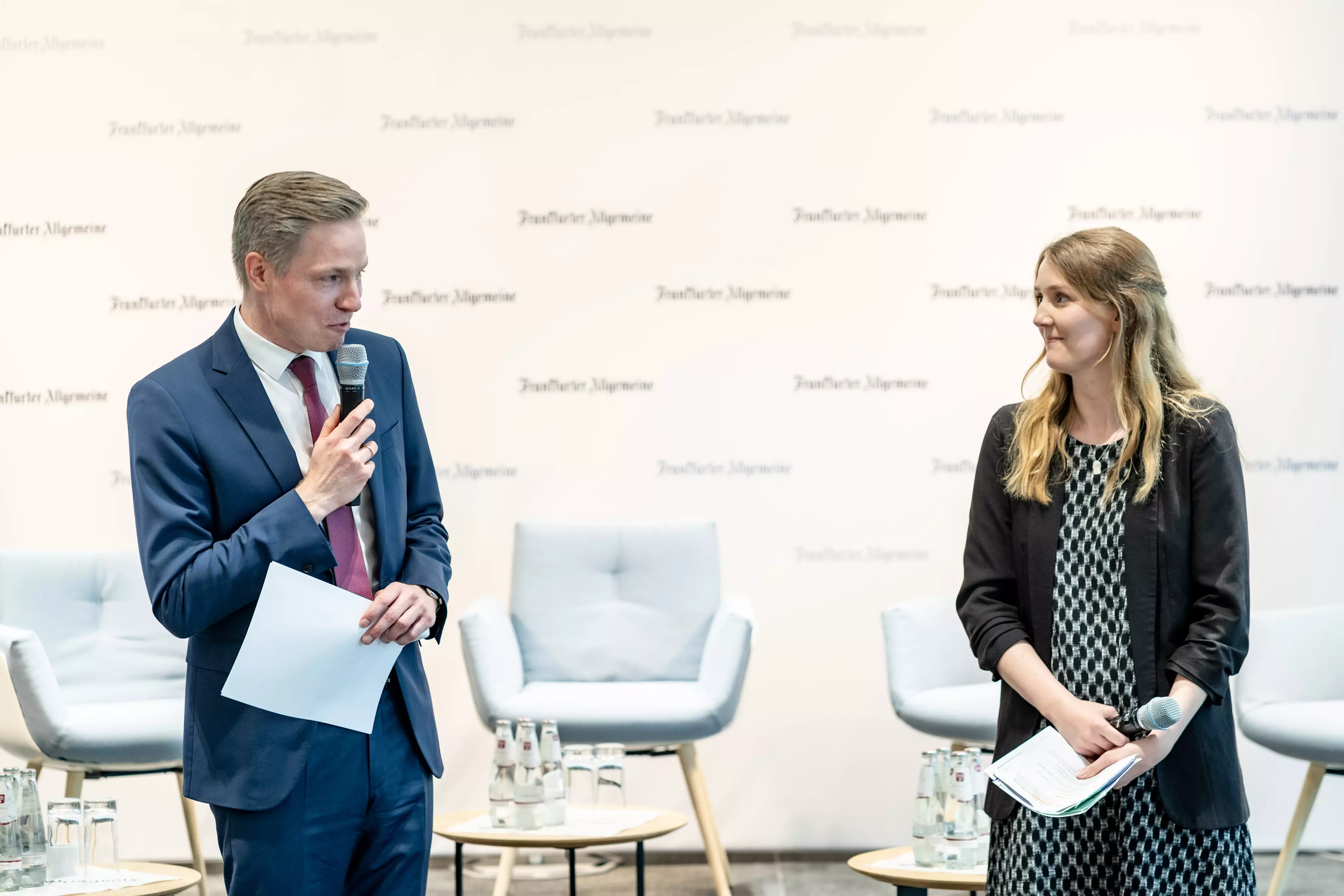 Begrüßung beim Auftaktevent Elternmedienbildung von der FAZIT-STIFTUNG und #UseTheNews am 23. Juni 2026 in Frankfurt am Main. Foto: Peter Jülich / F.A.Z.