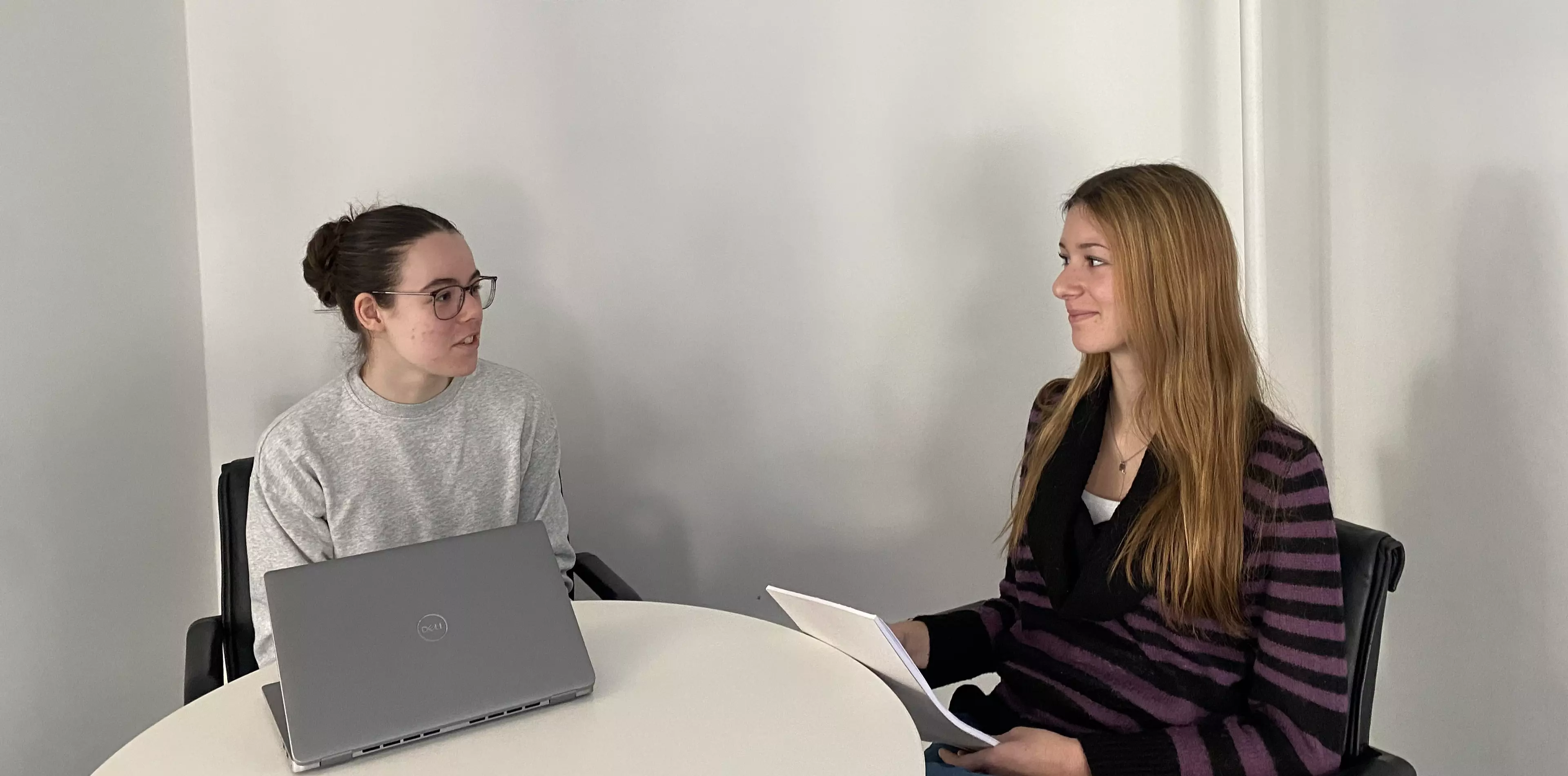 Nele und Luisa im Interview schmal