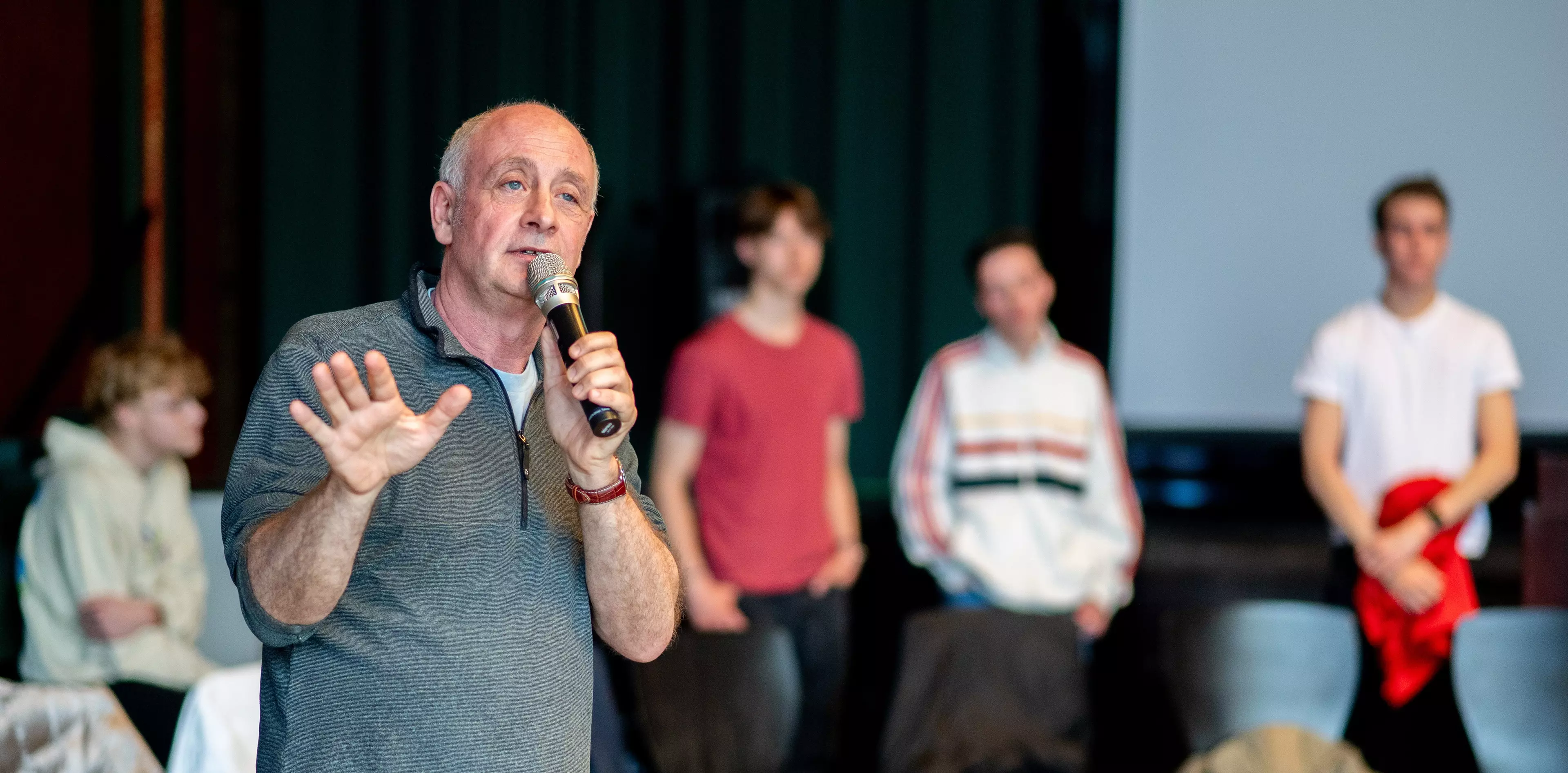 Alfons in einem Schulworkshop. Foto: Hauke Dittrich