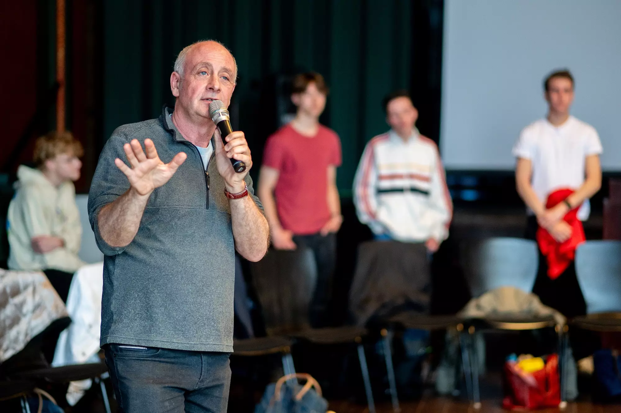 Alfons in einem Schulworkshop. Foto: Hauke Dittrich