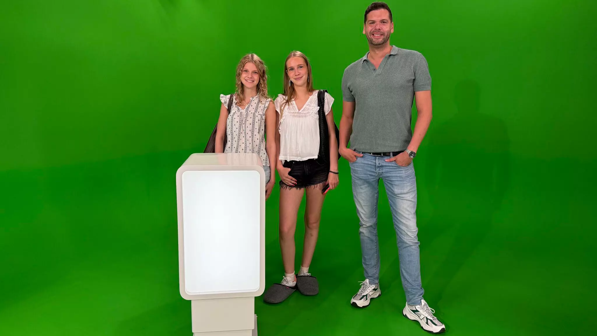 Kurz mal vor die Kamera stellen: Auftakt zum Workshop im Studio von RTL Nord (Foto: Lisanne Vernunft)